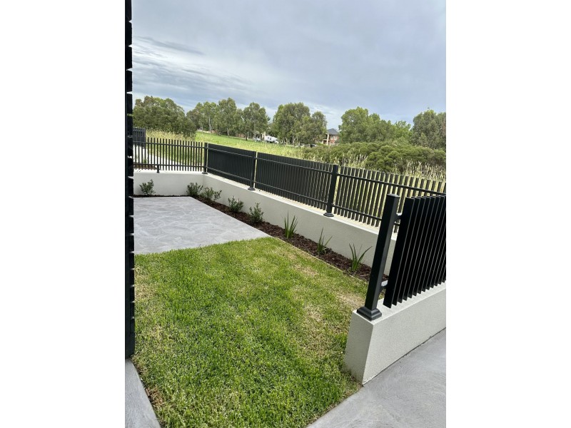 5 Limestone Drive, Berwick VIC 3806