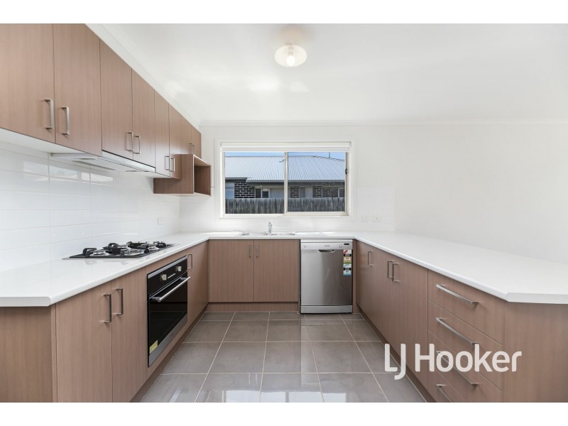 9 Tribuzi Close, Pakenham VIC 3810