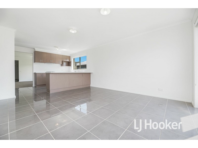 9 Tribuzi Close, Pakenham VIC 3810