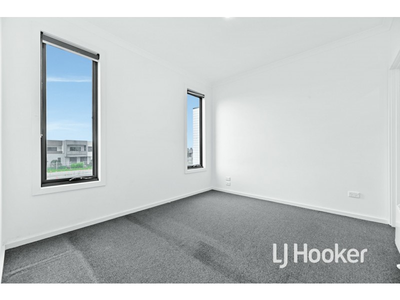 12/12 Sturt Court, Officer VIC 3809