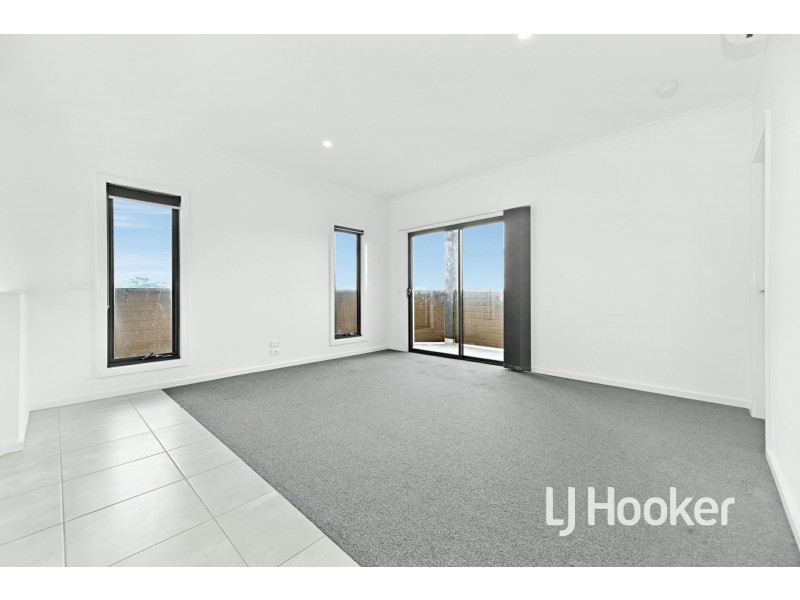 12/12 Sturt Court, Officer VIC 3809