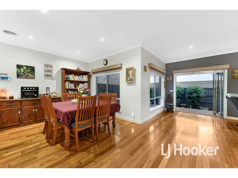 8/28 Buchanan Road, Berwick VIC 3806