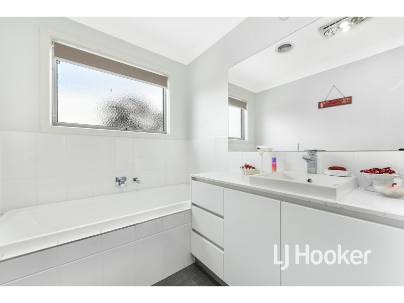 8/28 Buchanan Road, Berwick VIC 3806