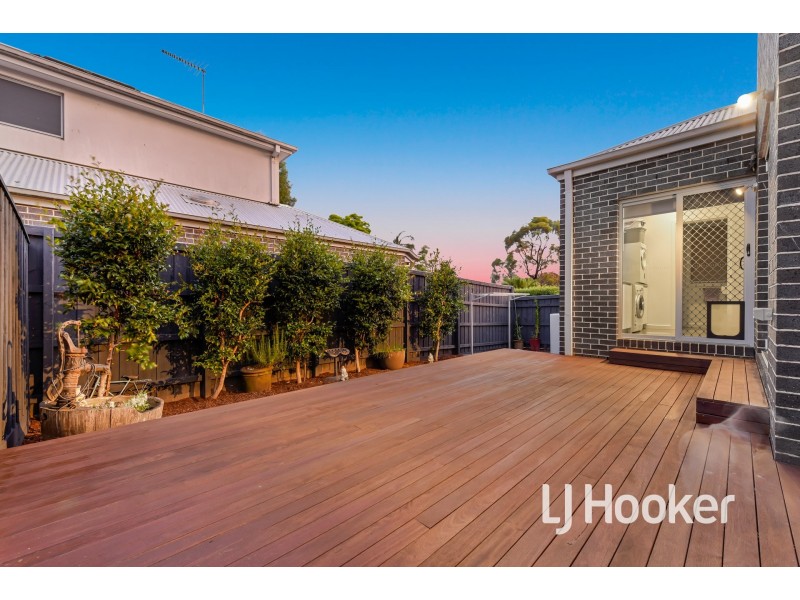 8/28 Buchanan Road, Berwick VIC 3806