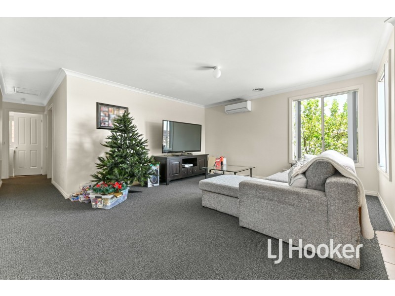 2/27 Silver Gum Drive, Pakenham VIC 3810