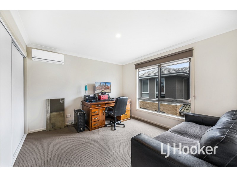 8 Nemo Street, Pakenham VIC 3810