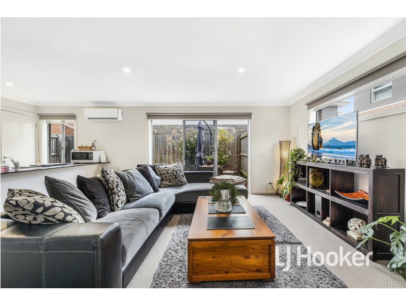 8 Nemo Street, Pakenham VIC 3810