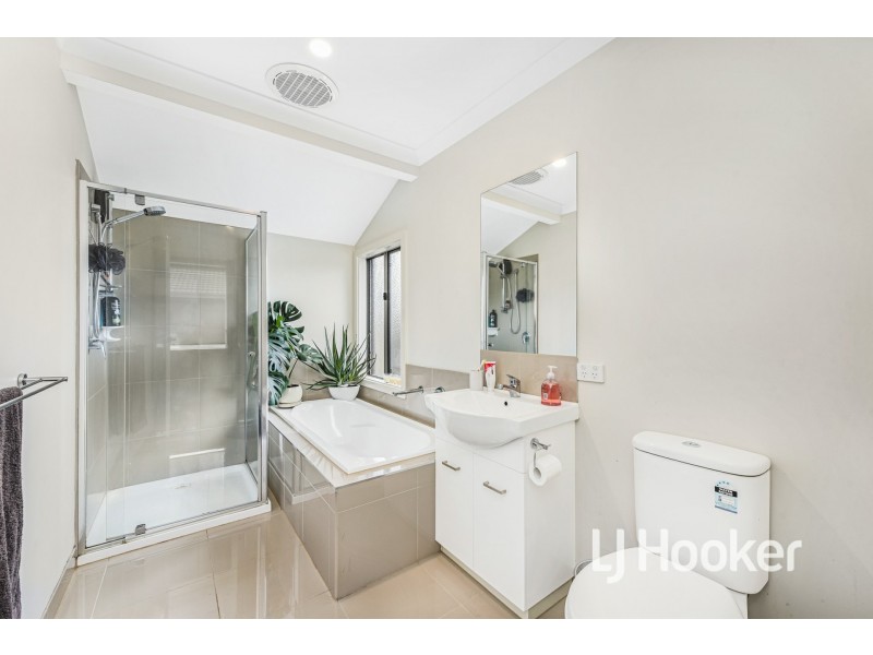 8 Nemo Street, Pakenham VIC 3810