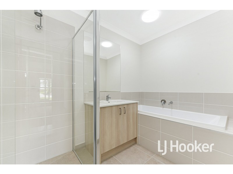 20 Expedition Circuit, Pakenham VIC 3810