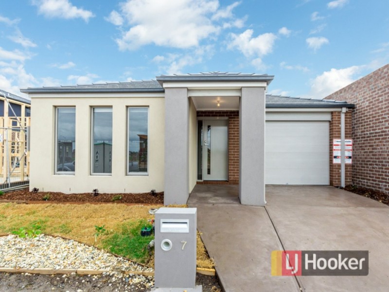 7 Clairwood Avenue, Pakenham VIC 3810