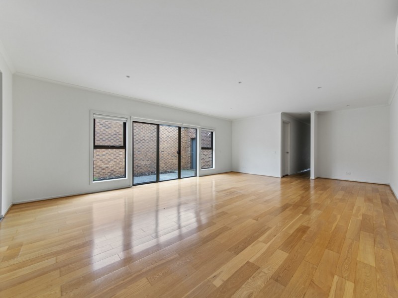 44 Edgeware Close, Pakenham VIC 3810