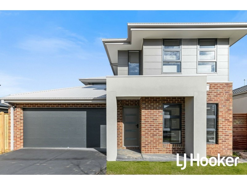 38 Grazing Way, Clyde North VIC 3978