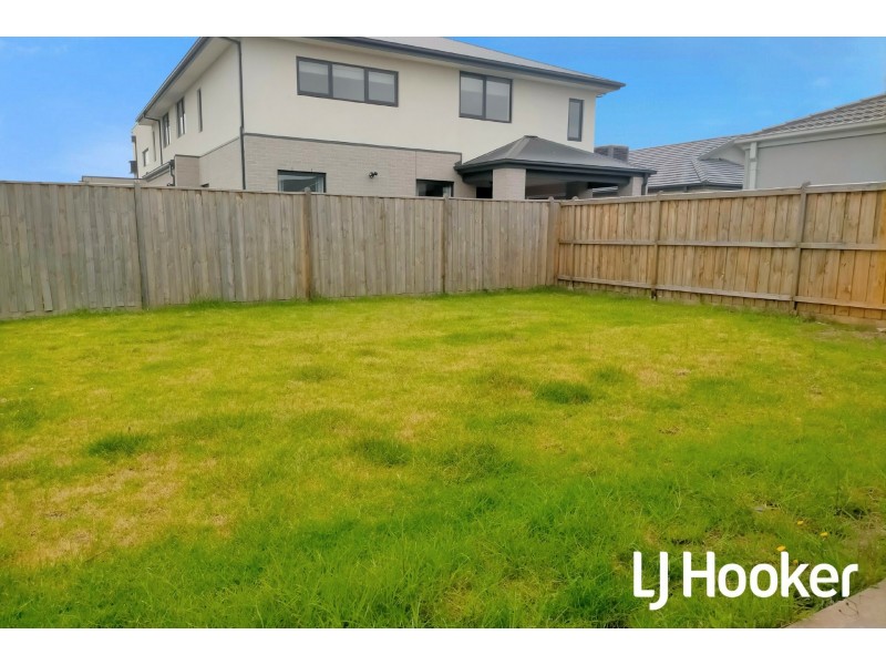 38 Grazing Way, Clyde North VIC 3978