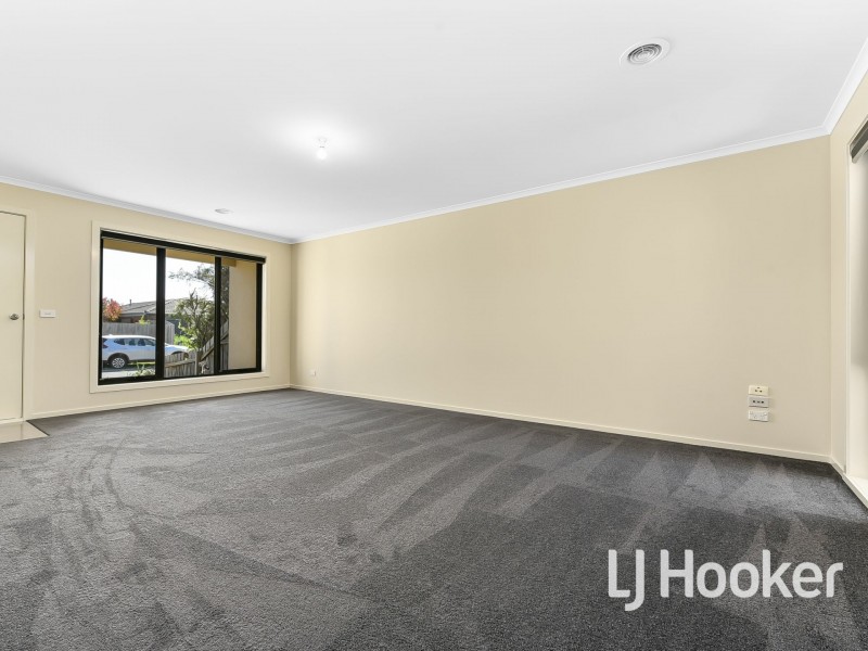 43 Pommel Street, Pakenham VIC 3810