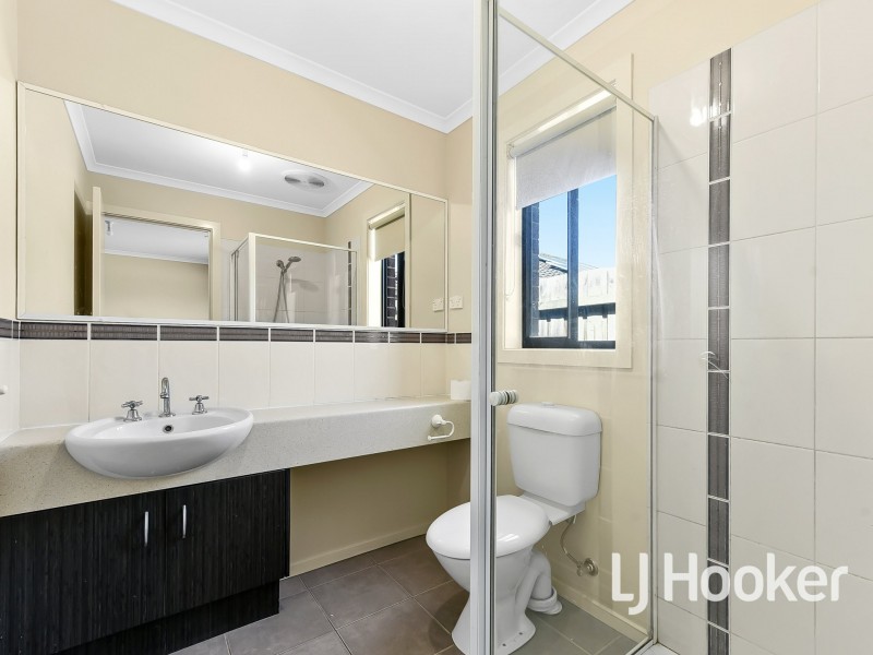 43 Pommel Street, Pakenham VIC 3810