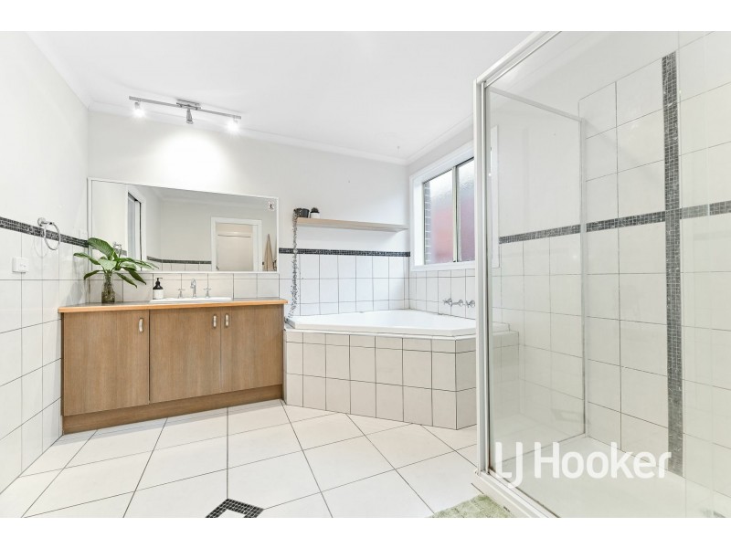 17 Grand Central Boulevard, Pakenham VIC 3810