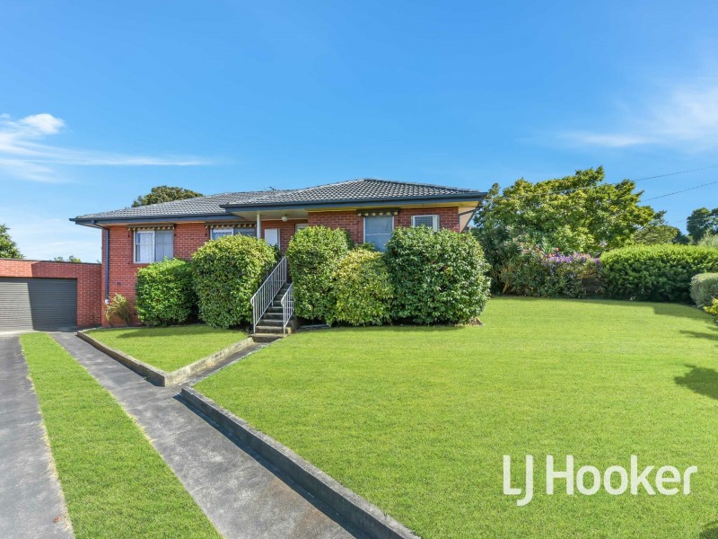 13 Deveney Street, Pakenham VIC 3810