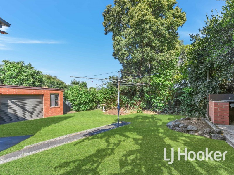 13 Deveney Street, Pakenham VIC 3810