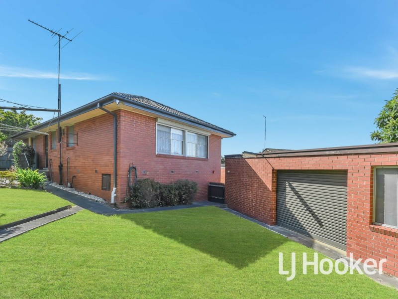 13 Deveney Street, Pakenham VIC 3810