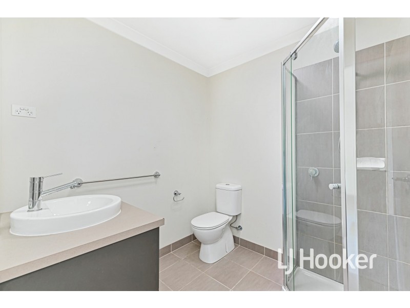13 Pine Way, Pakenham VIC 3810
