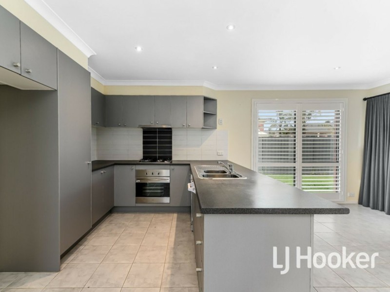 55 Pomegranate Way, Pakenham VIC 3810