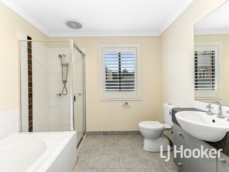 55 Pomegranate Way, Pakenham VIC 3810