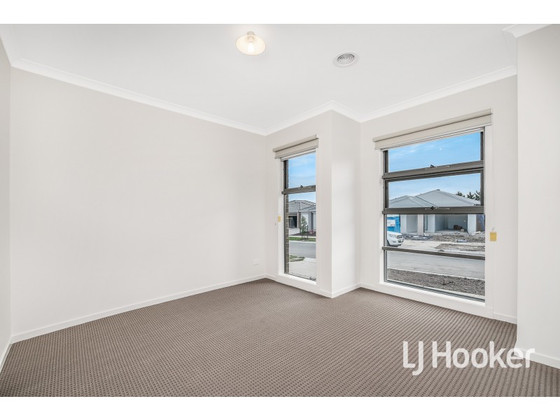 18 Papa Way, Officer VIC 3809