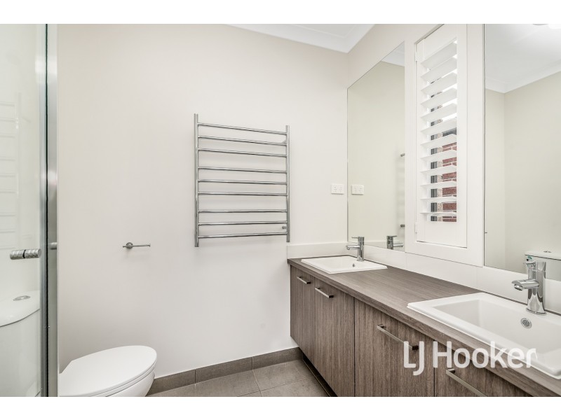 18 Papa Way, Officer VIC 3809