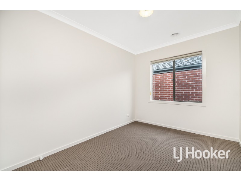 18 Papa Way, Officer VIC 3809