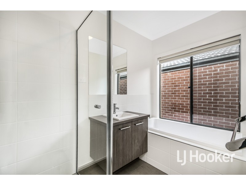 18 Papa Way, Officer VIC 3809