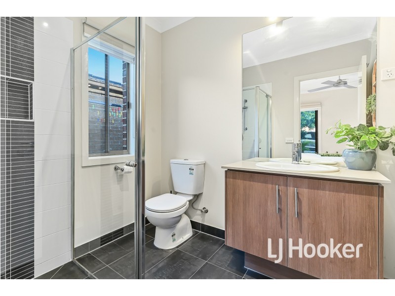 12 Quirk Road, Pakenham VIC 3810