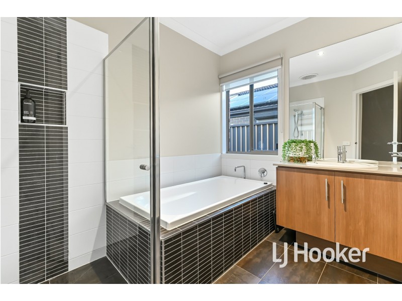 12 Quirk Road, Pakenham VIC 3810