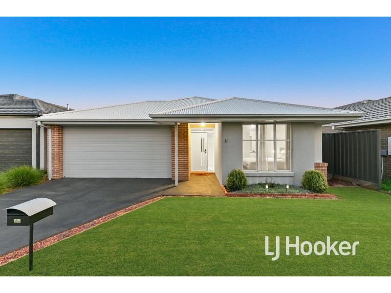 11 Zermatt Loop, Pakenham VIC 3810