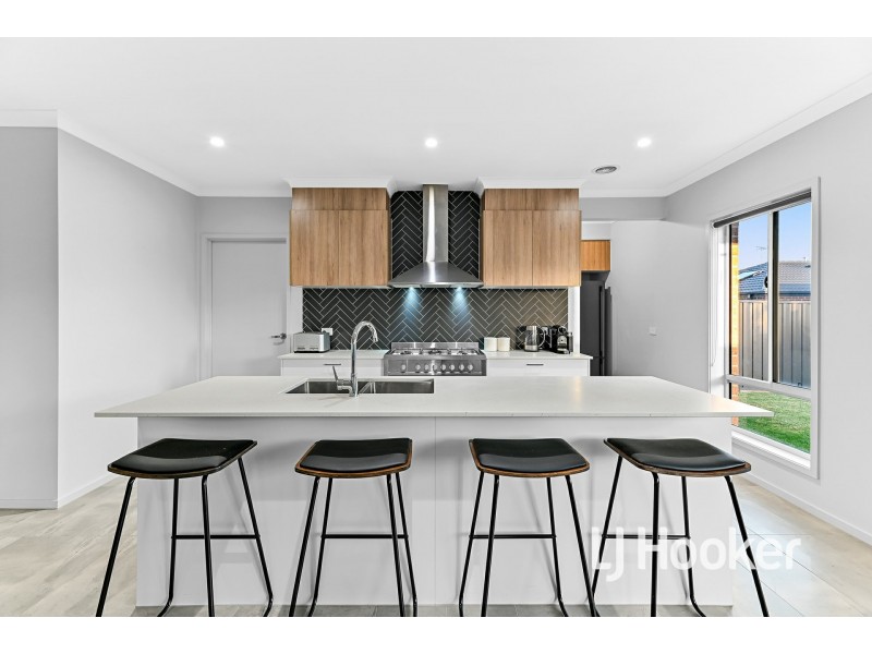 11 Zermatt Loop, Pakenham VIC 3810
