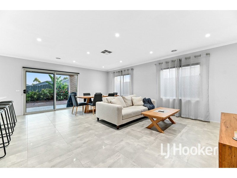11 Zermatt Loop, Pakenham VIC 3810