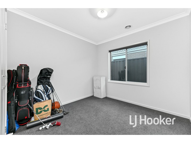 11 Zermatt Loop, Pakenham VIC 3810