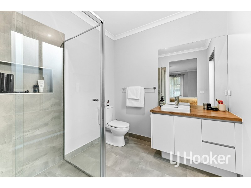11 Zermatt Loop, Pakenham VIC 3810