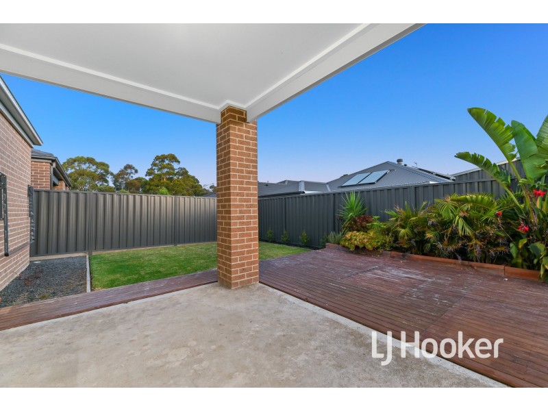 11 Zermatt Loop, Pakenham VIC 3810