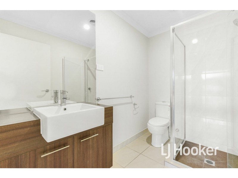 18 Arlington Avenue, Pakenham VIC 3810