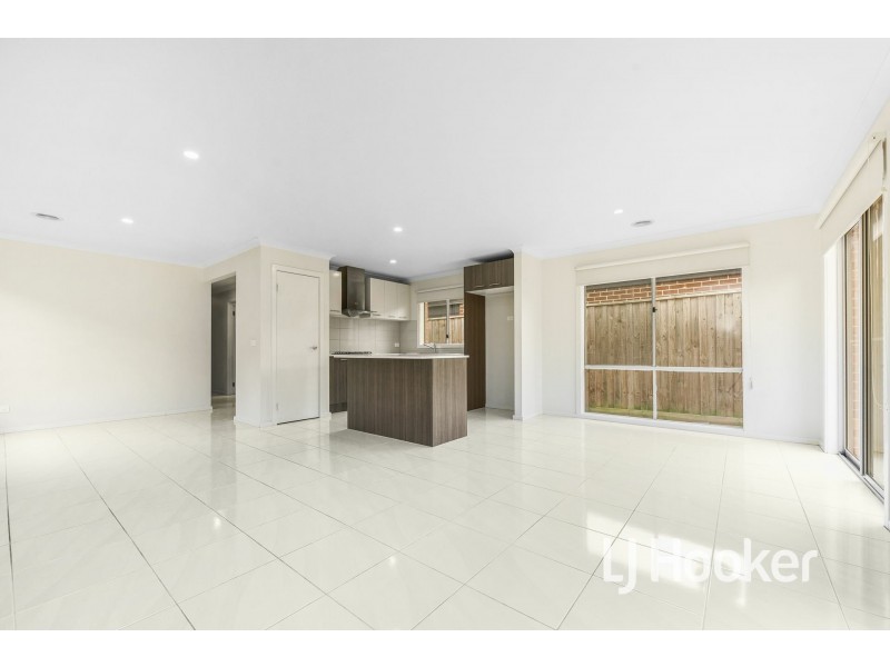 18 Arlington Avenue, Pakenham VIC 3810