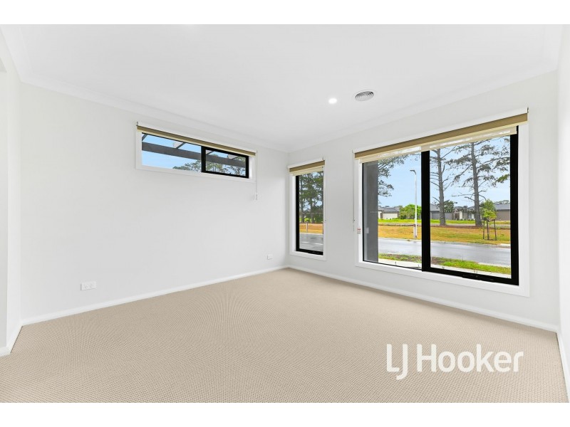 68 Charming Loop, Officer VIC 3809