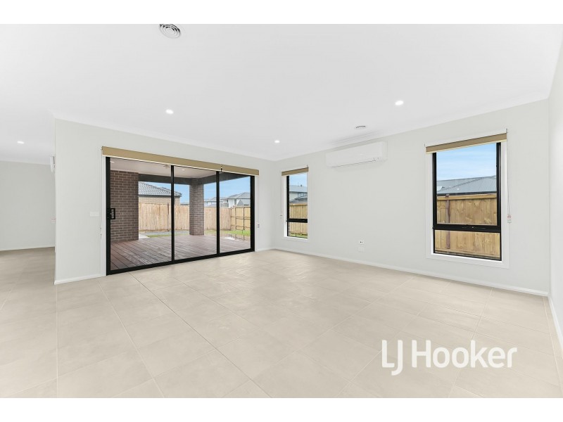 68 Charming Loop, Officer VIC 3809