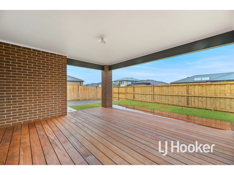 68 Charming Loop, Officer VIC 3809