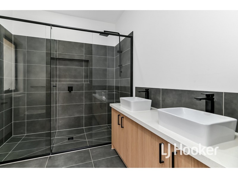 15 Capel Street, Nar Nar Goon North VIC 3812