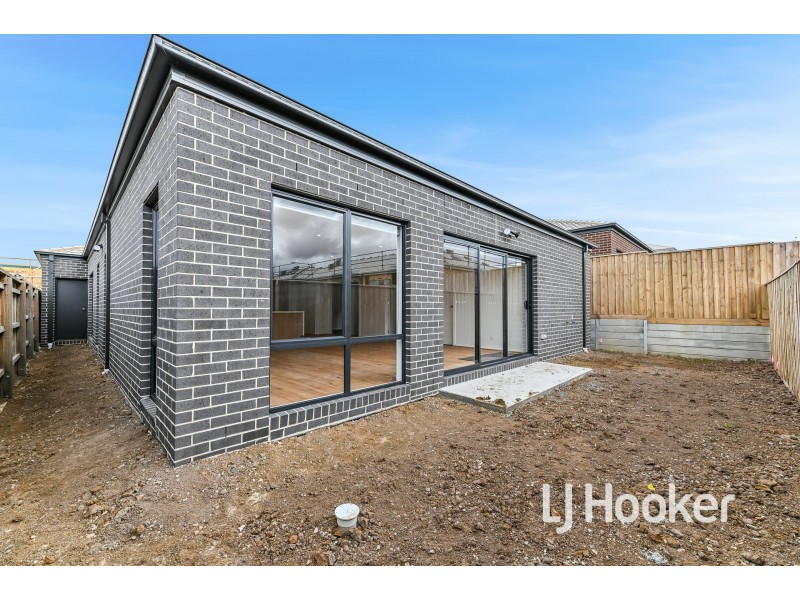 15 Capel Street, Nar Nar Goon North VIC 3812