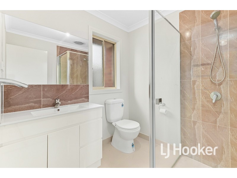 24 Titan Lodge Walk, Pakenham VIC 3810