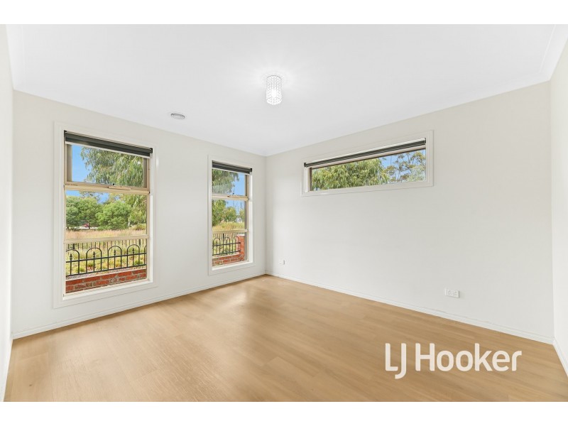 24 Titan Lodge Walk, Pakenham VIC 3810