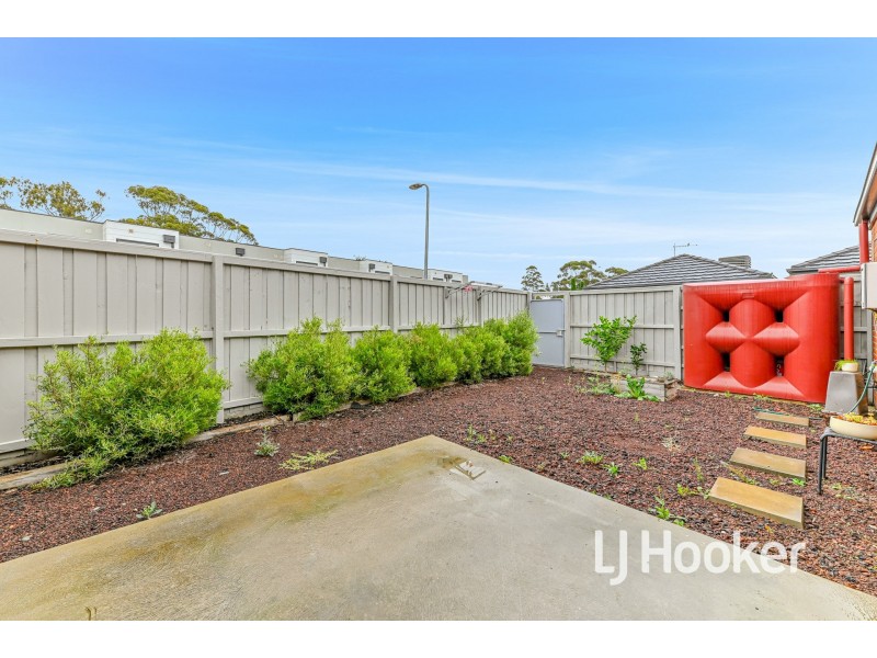24 Titan Lodge Walk, Pakenham VIC 3810