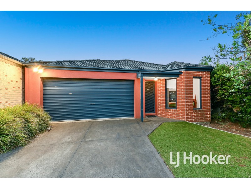 17/137 Ahern Road, Pakenham VIC 3810