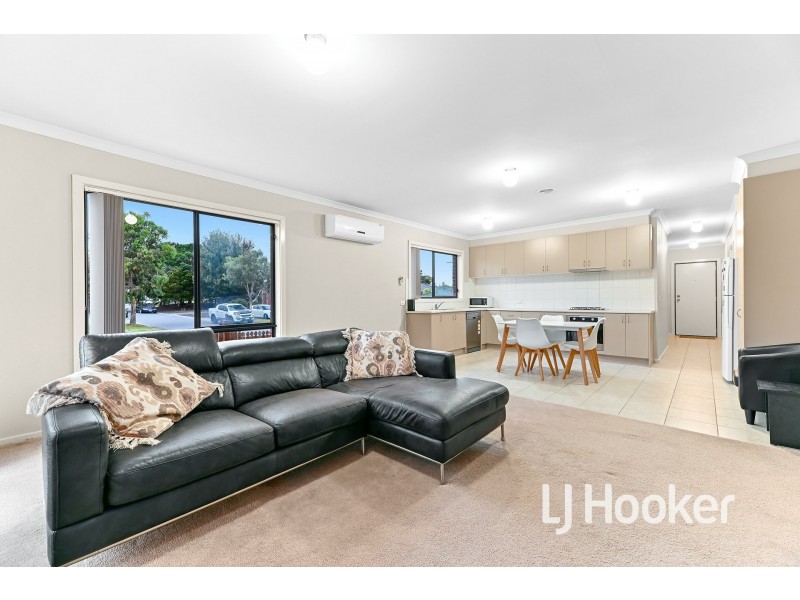 17/137 Ahern Road, Pakenham VIC 3810